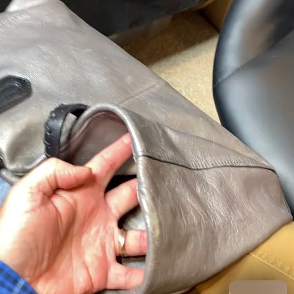 Cynthia Rowley Large Leather Pocket Shoulder Bag - Picture 10 of 11